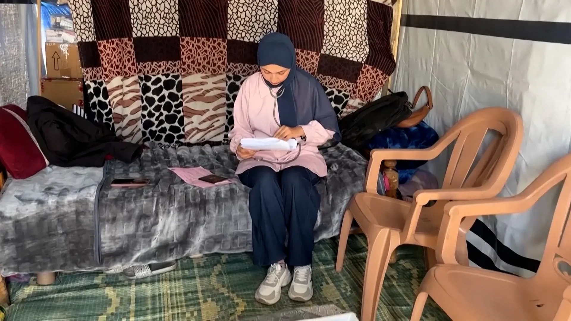 Rafah Restrictions Shatter Dreams: Gaza's Future Doctors Face Bleak Horizon