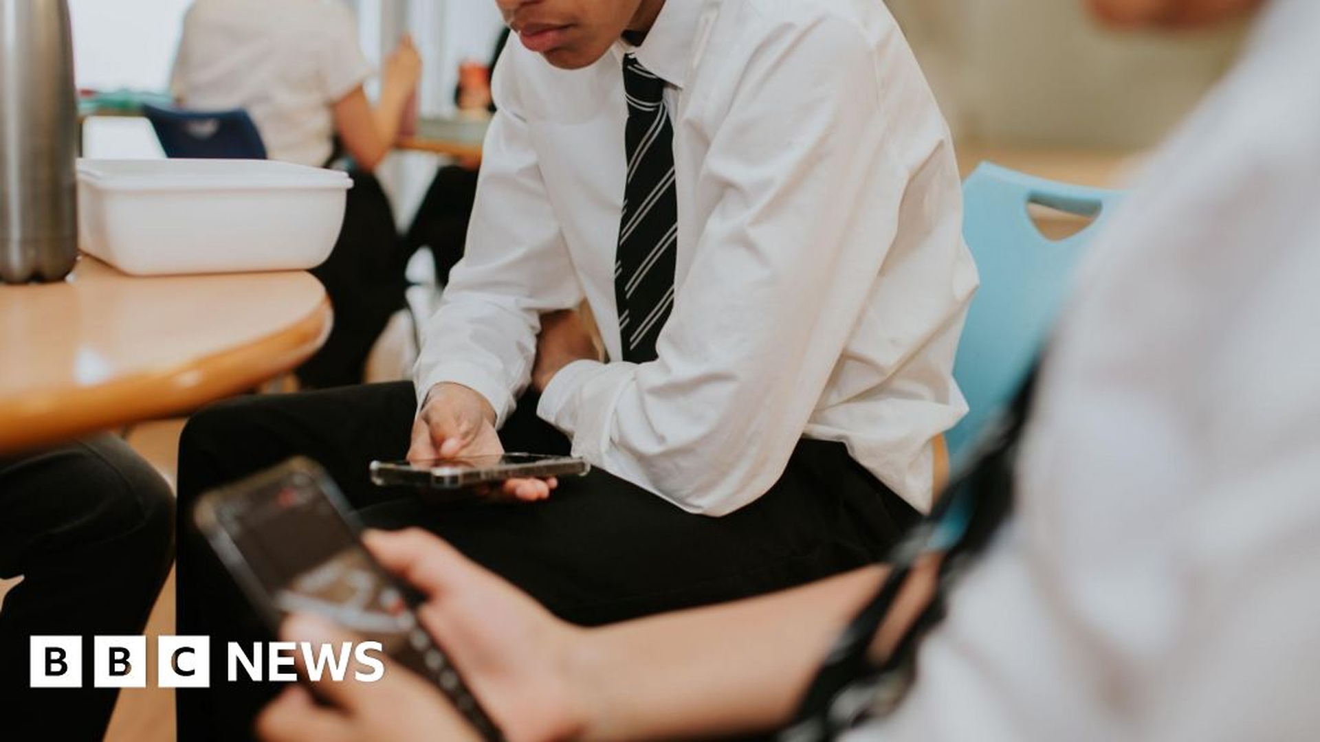 England Moves to Legally Ban Mobile Phones in Schools to Boost Learning and Wellbeing