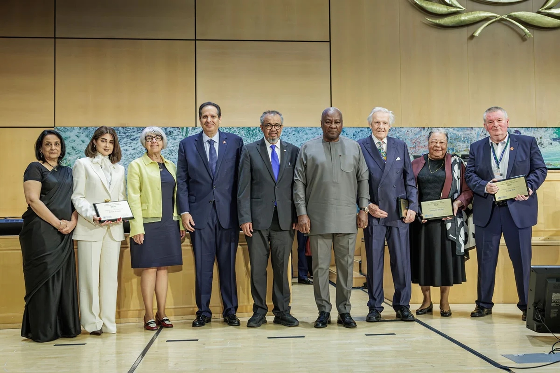 Global Health and Education Watch: Director-General presents Award for Global Health to four distinguished