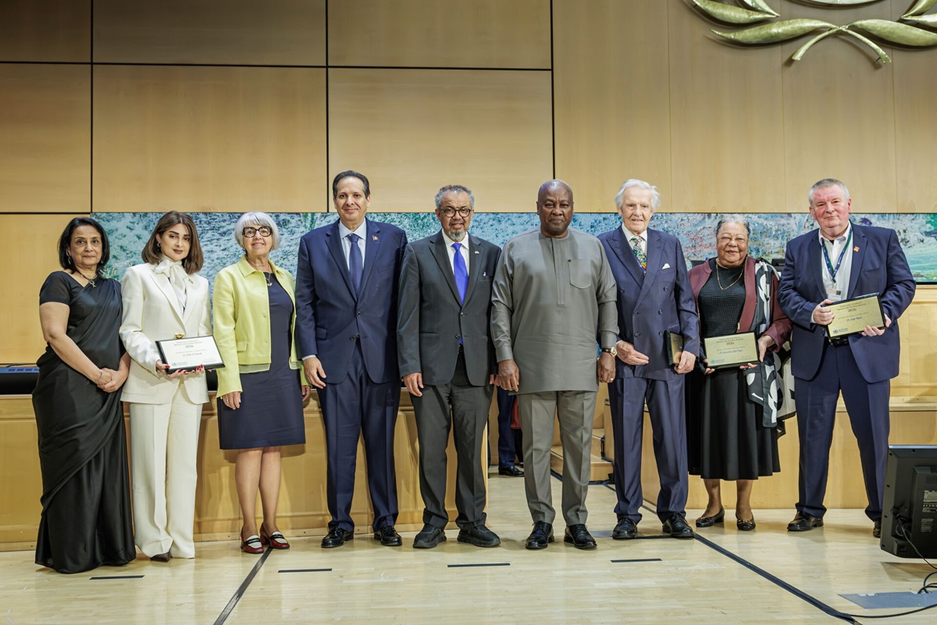 Global Health and Education Watch: Director-General presents Award for Global Health to four distinguished